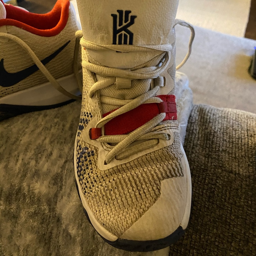 Kyrie youth shoes